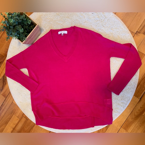 John & Jenn Lightweight V Neck Long Sleeve - Picture 3 of 9